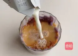 Illustration of how to make purple taro puree coffee milk coffee 5