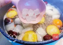 Gold Illustration of how to make orange, snow pear and red date soup 11