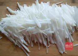 Xinwen Gourmet White Radish Spicy Salad Recipe Illustration 3