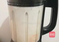 Illustration of how to make peanut milk 6