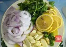 Lemon spicy and sour chicken feet recipe 2