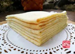 Illustration of how to make milk and egg pancakes 1