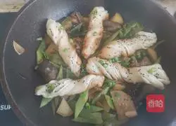 Illustration of how to make braised bean rolls 14