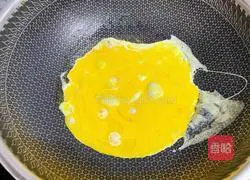 Illustration of how to make egg and mushroom soup 5