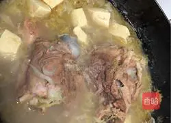 Stewed sauerkraut Illustration of how to make bone rod 7