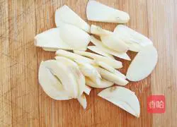 Illustration of how to make spicy crayfish for midnight snack 4