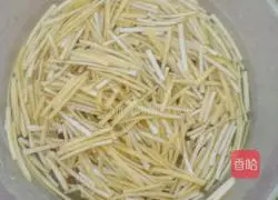 Illustration of how to make Baihua honey grapefruit tea 5