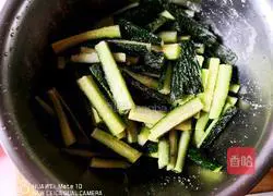 Illustration of how to make Xiaoliu pickled cucumber 2