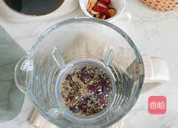 Illustration of how to make red date cereal rice paste 3