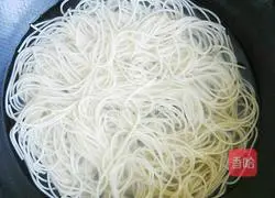 Illustration of how to make noodles if your baby loves to eat them.7