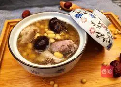 Illustration of how to make pig's trotters and soybean soup 7