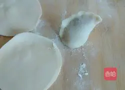 Illustration of how to make hot noodle dumplings 16