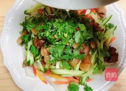 Illustration of how to make oil-splashed trousers and noodles (one of the eight weird things in Shaanxi) 9