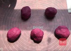 Illustration of how to make dragon fruit alkaline water bagels 2