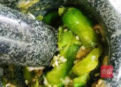 Illustration of how to cook pepper preserved eggs (a Hunan spicy girl dish) 5