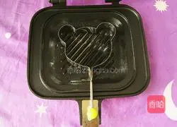 Illustration of how to make orange milk pancakes (little bear head shape) 11