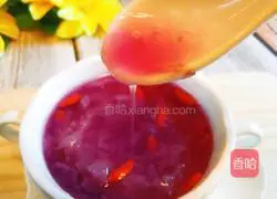 Illustration of how to make purple sweet potato and white fungus soup 10
