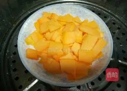 Illustration of how to make pumpkin hot dog rolls 3