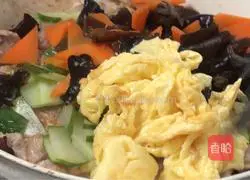 Illustration of how to make vinegared Mushu Pork 12