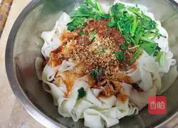 Illustration of how to make Shaanxi oil noodles 9