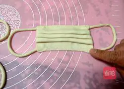 Illustration of how to make disposable edible masks 9