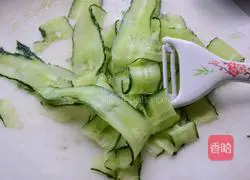Illustration of how to make cucumber rolls with oil 2