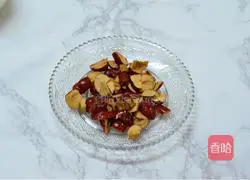 Illustration of how to make red date yogurt 2