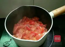 Illustration of how to make tomato and egg soup udon noodles 4