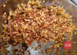 Illustration of how to make pork and potato buns 18