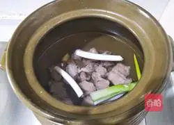 Illustration of how to make radish and spareribs soup 8