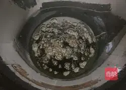 Illustration of how to make noodles with scallion oil 6