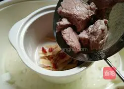 Illustration of how to make Codonopsis and Astragalus Beef Soup 7