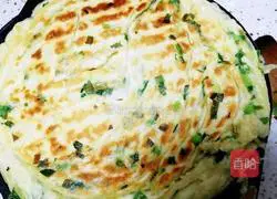 Illustration of how to make delicious home-style scallion pancakes 6