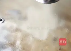 Illustration of how to make shredded mushroom and chicken noodles 15