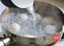 Illustration of how to make salty glutinous rice balls 16