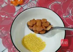 Illustration of how to make red dates, almonds and millet paste 2
