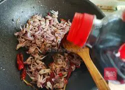 Illustration of how to make spicy squid 6