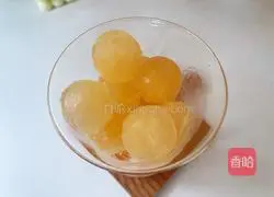 Illustration of how to make honeydew melon and coconut coffee liqueur 11