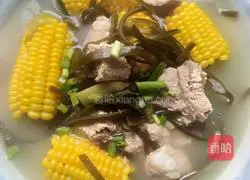 Illustration of how to make pork ribs, corn and kelp soup 4