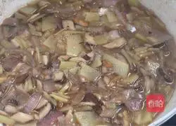 Illustration of how to make mushroom and potato soup 13