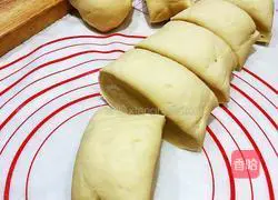 Illustration of how to make hot noodle buns 3