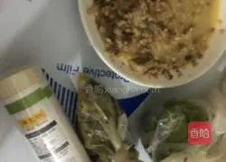 Illustration of how to cook fresh pork noodles in sour soup in five minutes 1