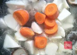 Illustration of how to make pork ribs, corn and yam soup 15