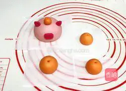 Illustration of how to make Jixiang Ruyi Piggy Steamed Buns 11