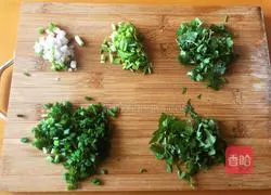 Illustration of how to make scallion noodles 11