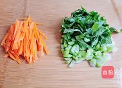 Illustration of how to make fried noodles with sausage and eggs 4