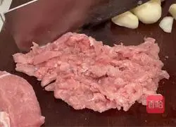 Illustration of how to make water chestnut lean meat soup 3