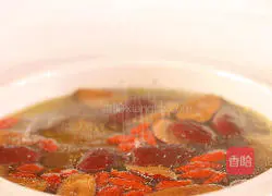 Illustration of how to make morels, pigeons and New Zealand fish maw soup 6