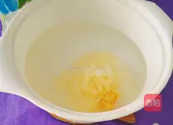 Illustration of how to make white radish, seaweed and white fungus soup 2