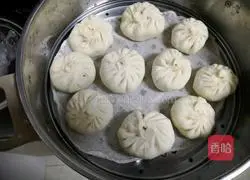 Illustration of how to make vegetarian steamed buns 10